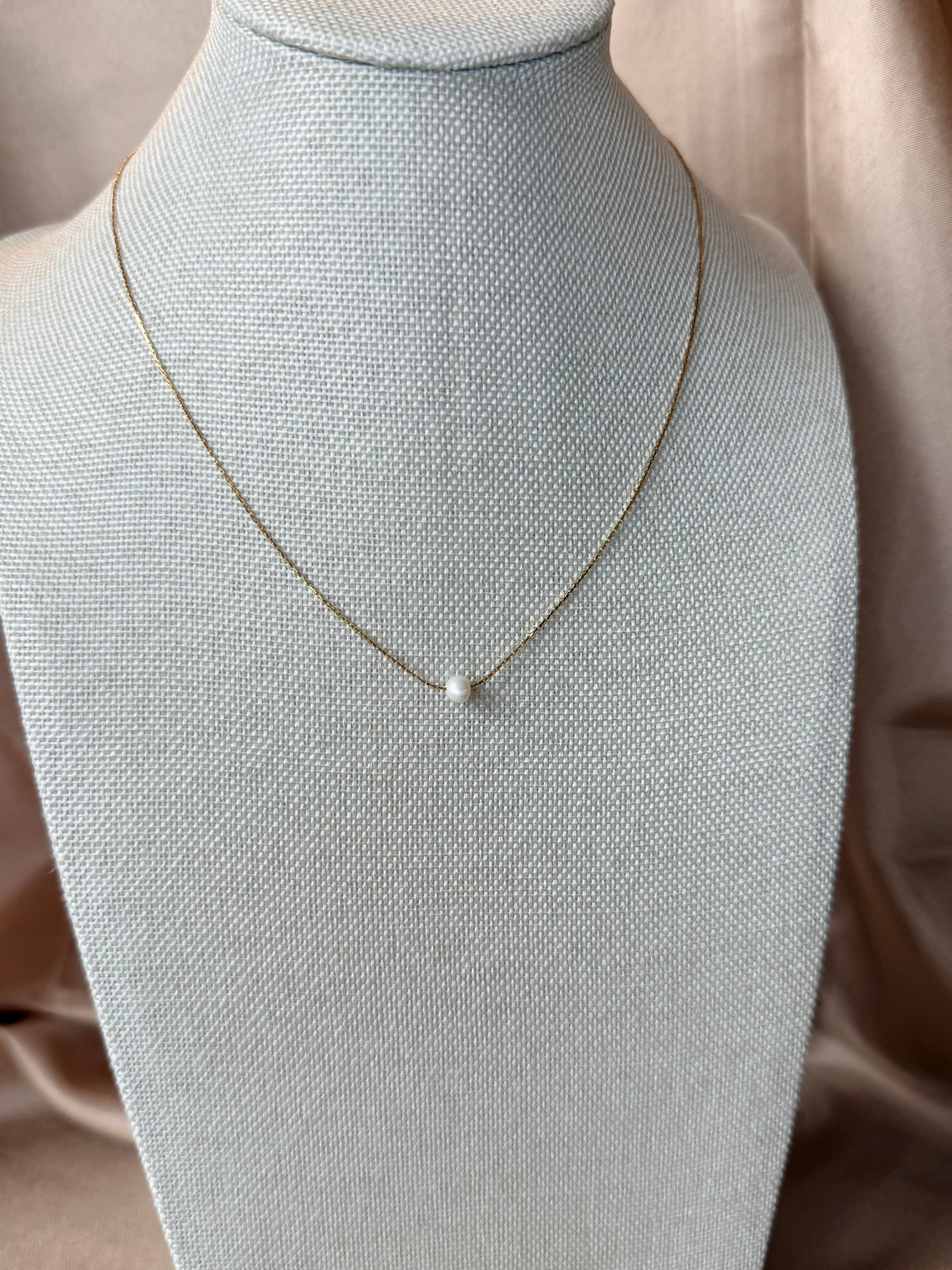 Collier en acier inoxydable doré et perle