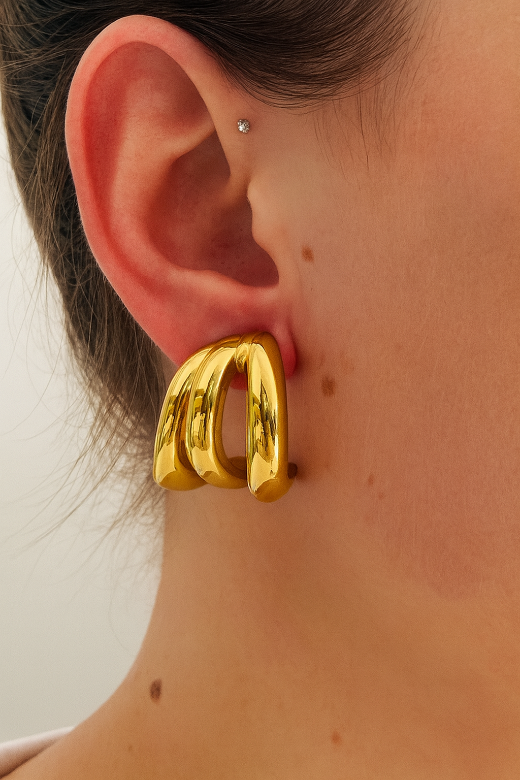 Boucles d’oreilles dorée, double anneau entrelacé