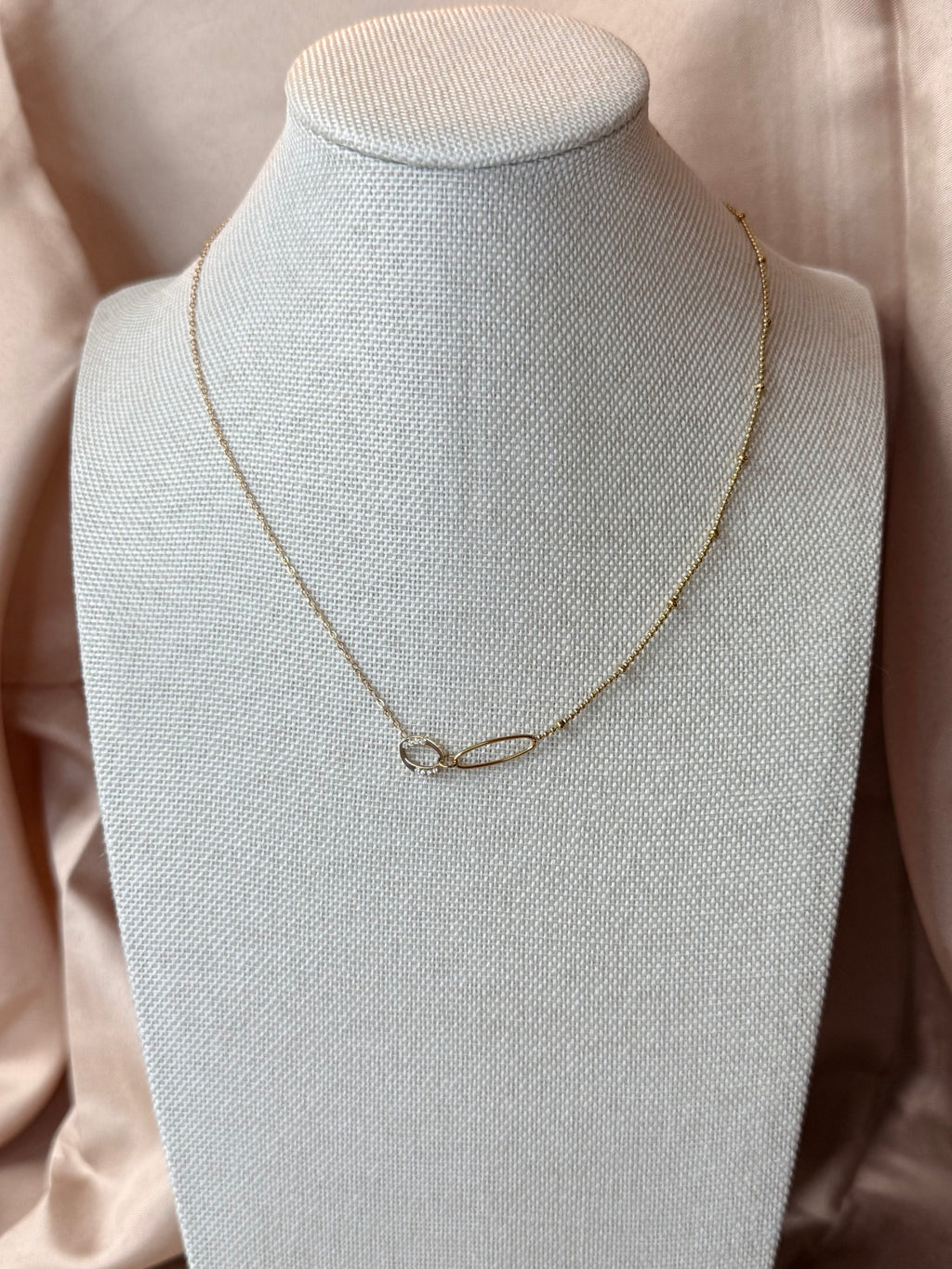 Collier Doré en Acier Inoxydable à Double Chaîne Fine et Pendentifs Ovales