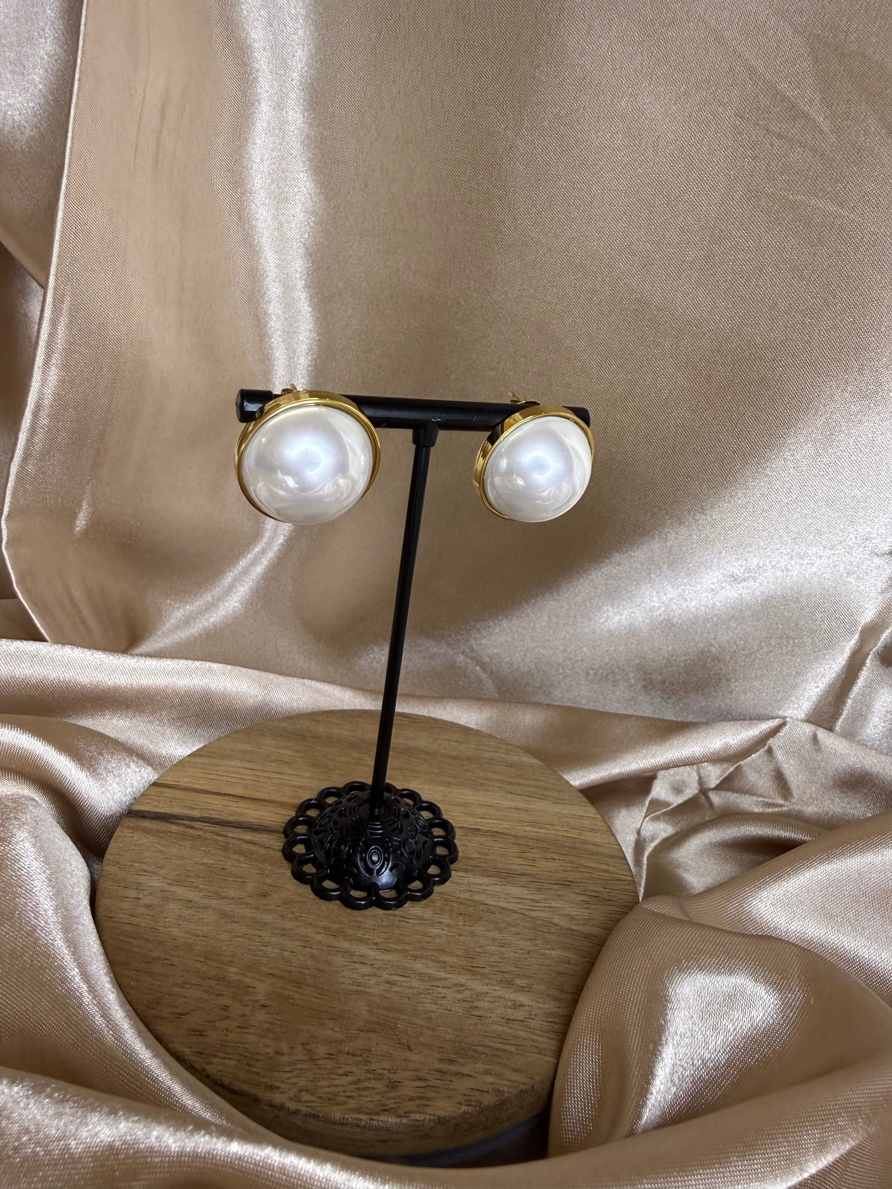 Clous d'Oreilles Dorés Perle Blanche Classique