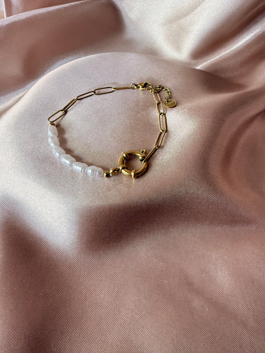 Bracelet doré et perles d’eau douce