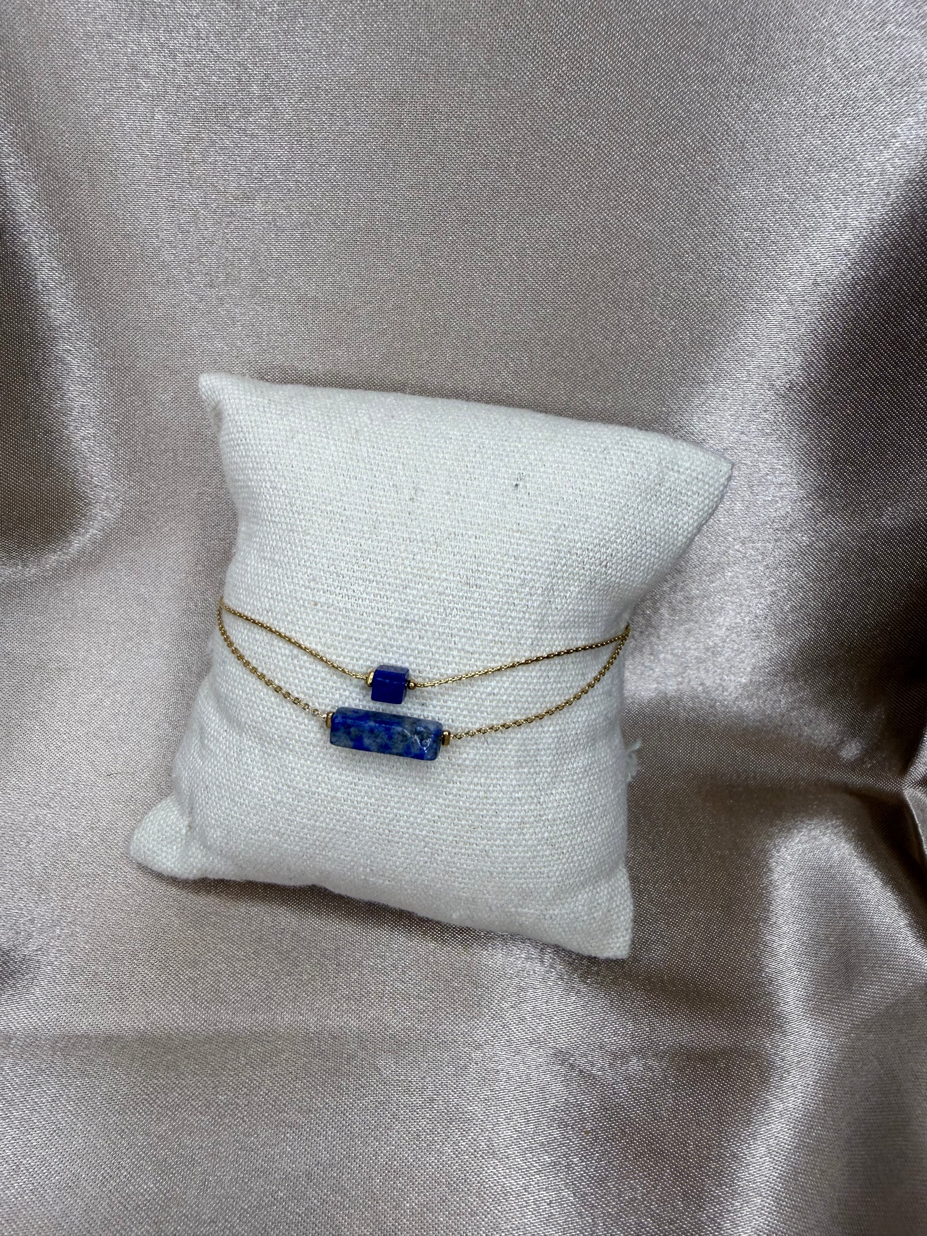 Bracelet en acier doré avec pierres de lapis-lazuli