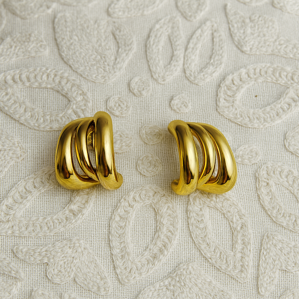 Boucles d’oreilles dorée, double anneau entrelacé