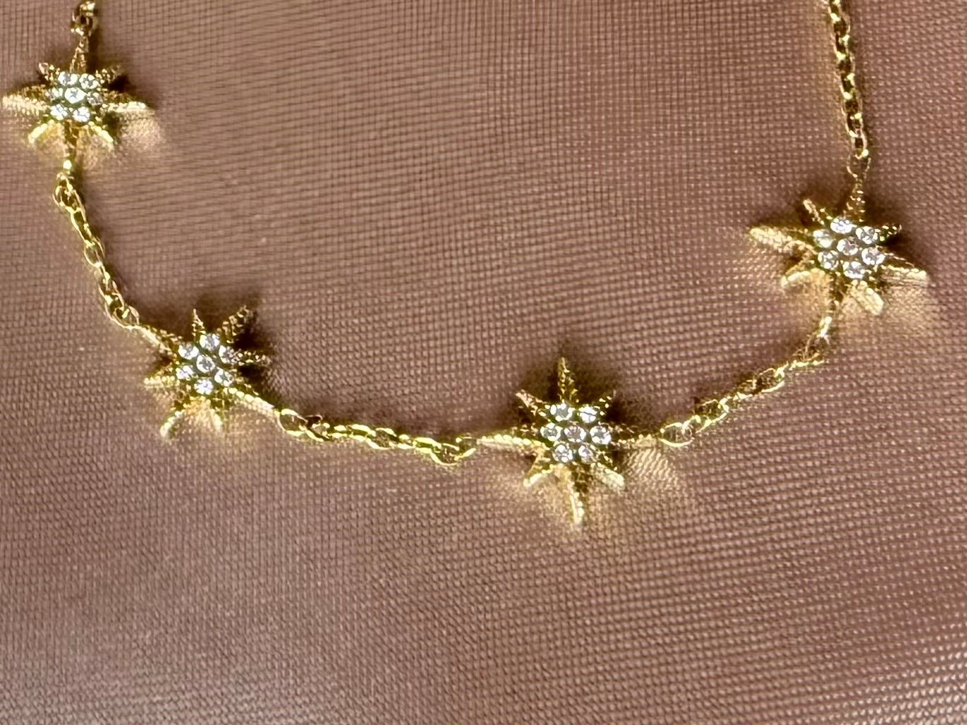 Bracelet doré en acier inoxydable avec étoiles scintillantes