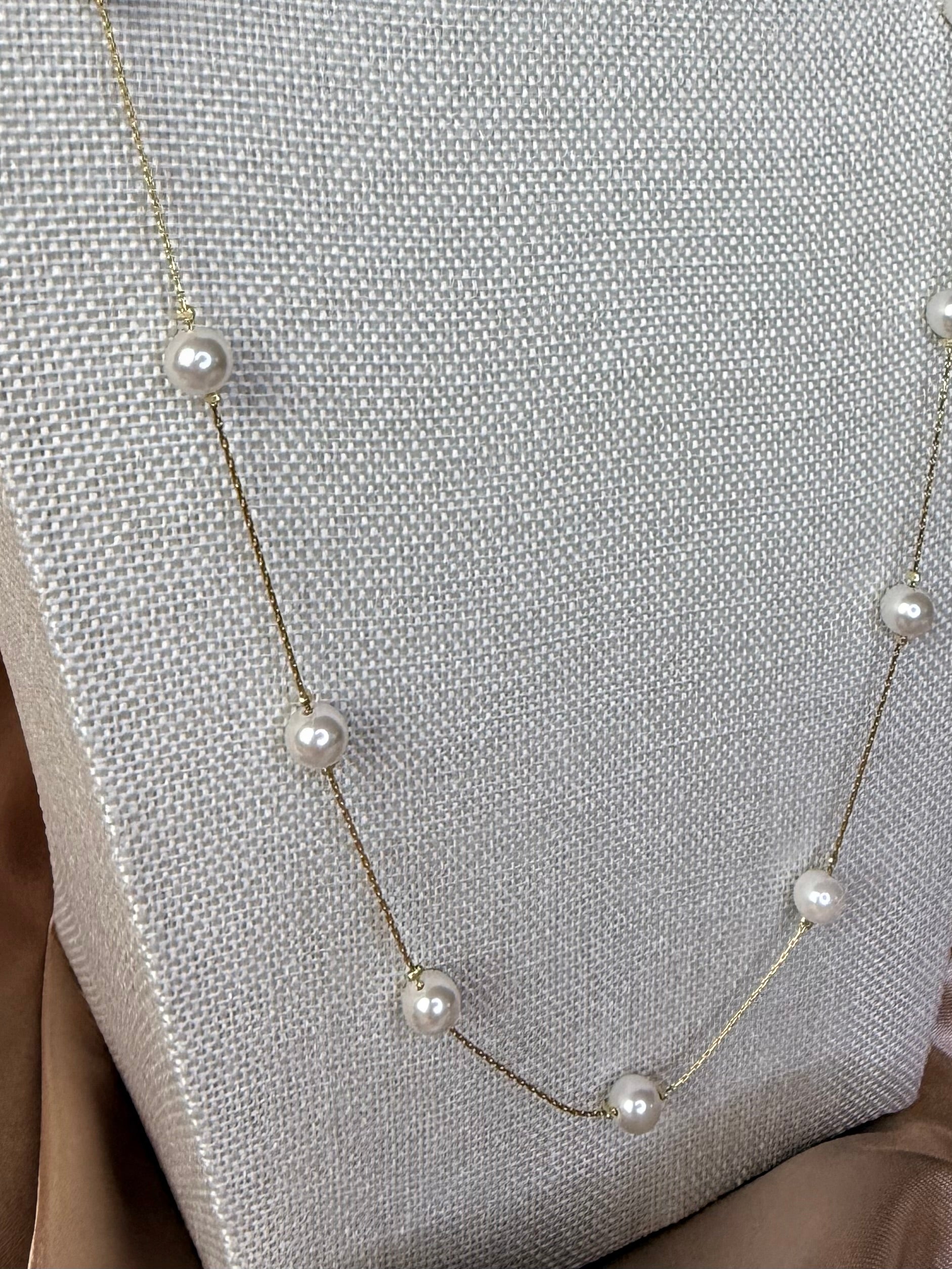 Sautoir en acier inoxydable doré et perles