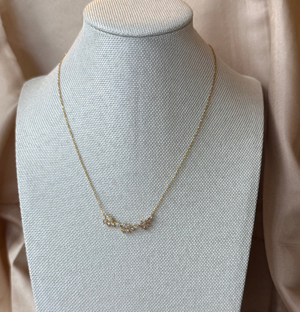 Collier Doré Feuillage en Acier Inoxydable et Strass Étincelants