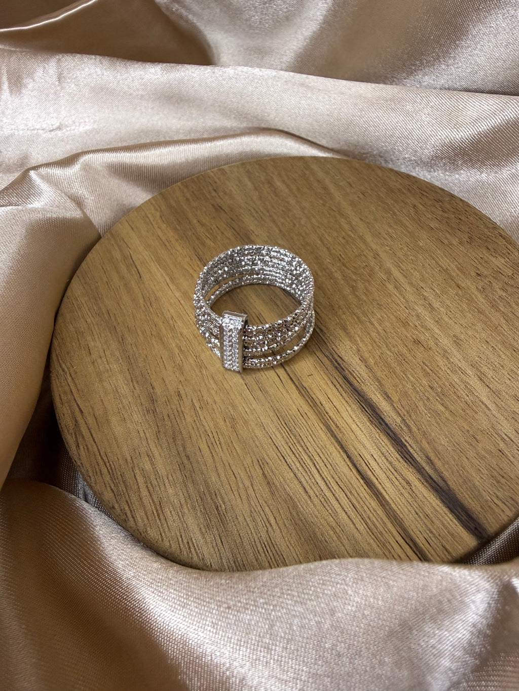 Bague en acier inoxydable à huit anneaux avec oxydes de zirconium