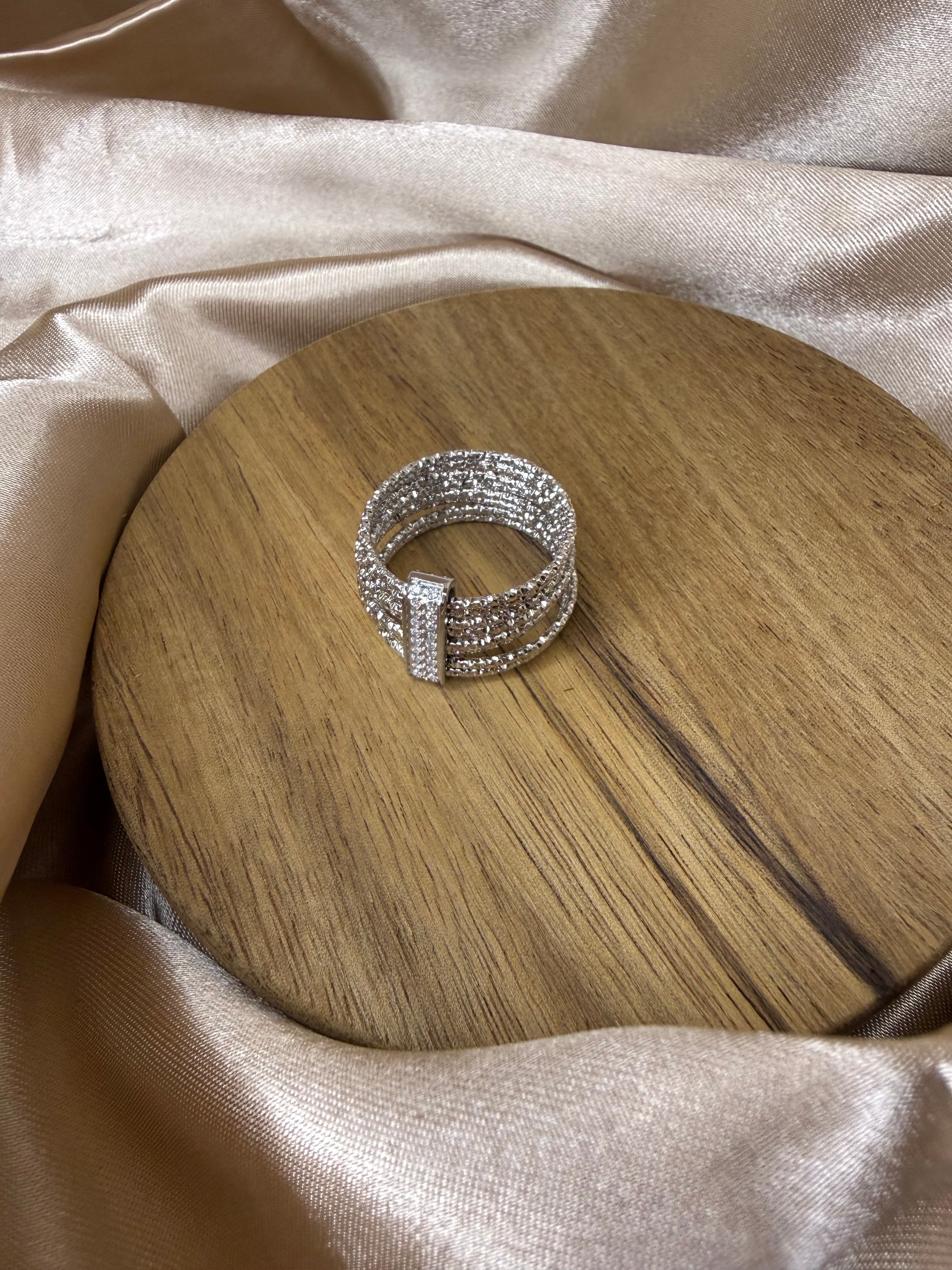 Bague en acier inoxydable à huit anneaux avec oxydes de zirconium