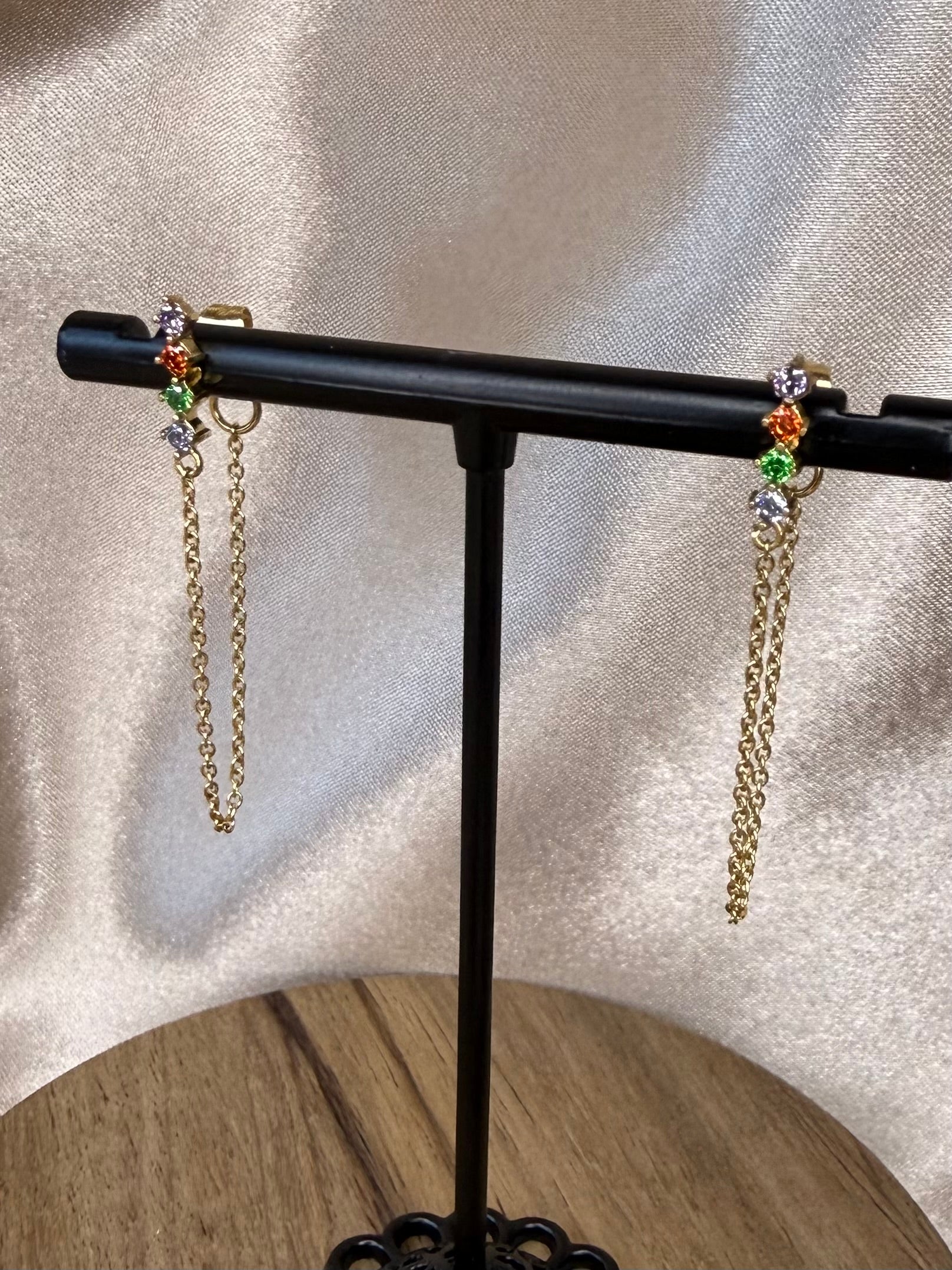 Boucles d’oreilles en acier doré avec oxydes de zirconium