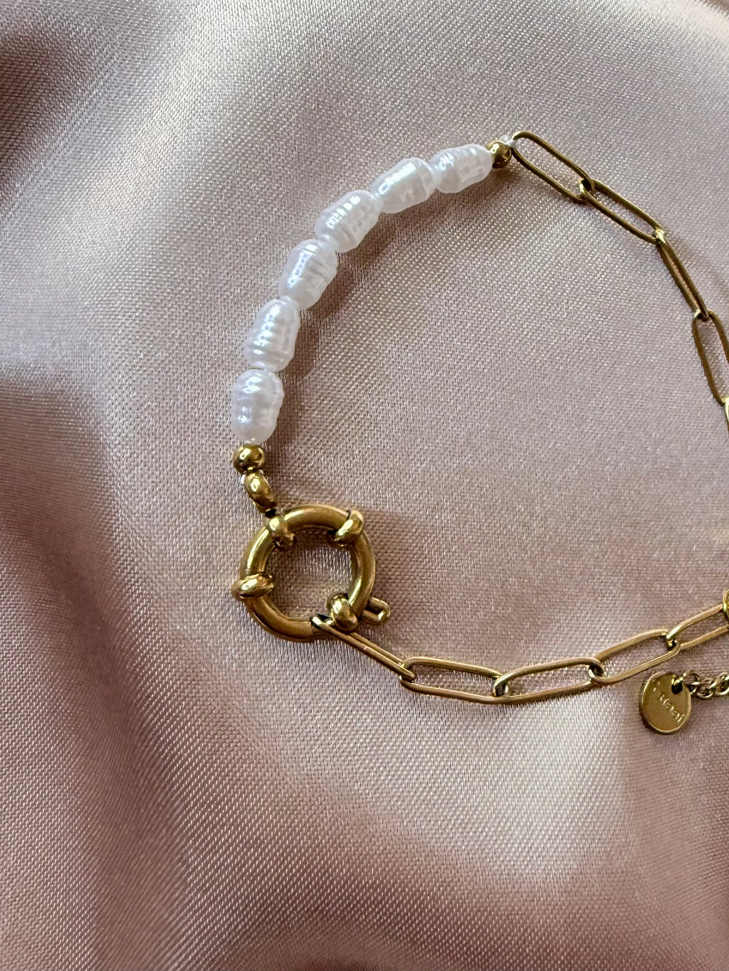 Bracelet doré et perles d’eau douce