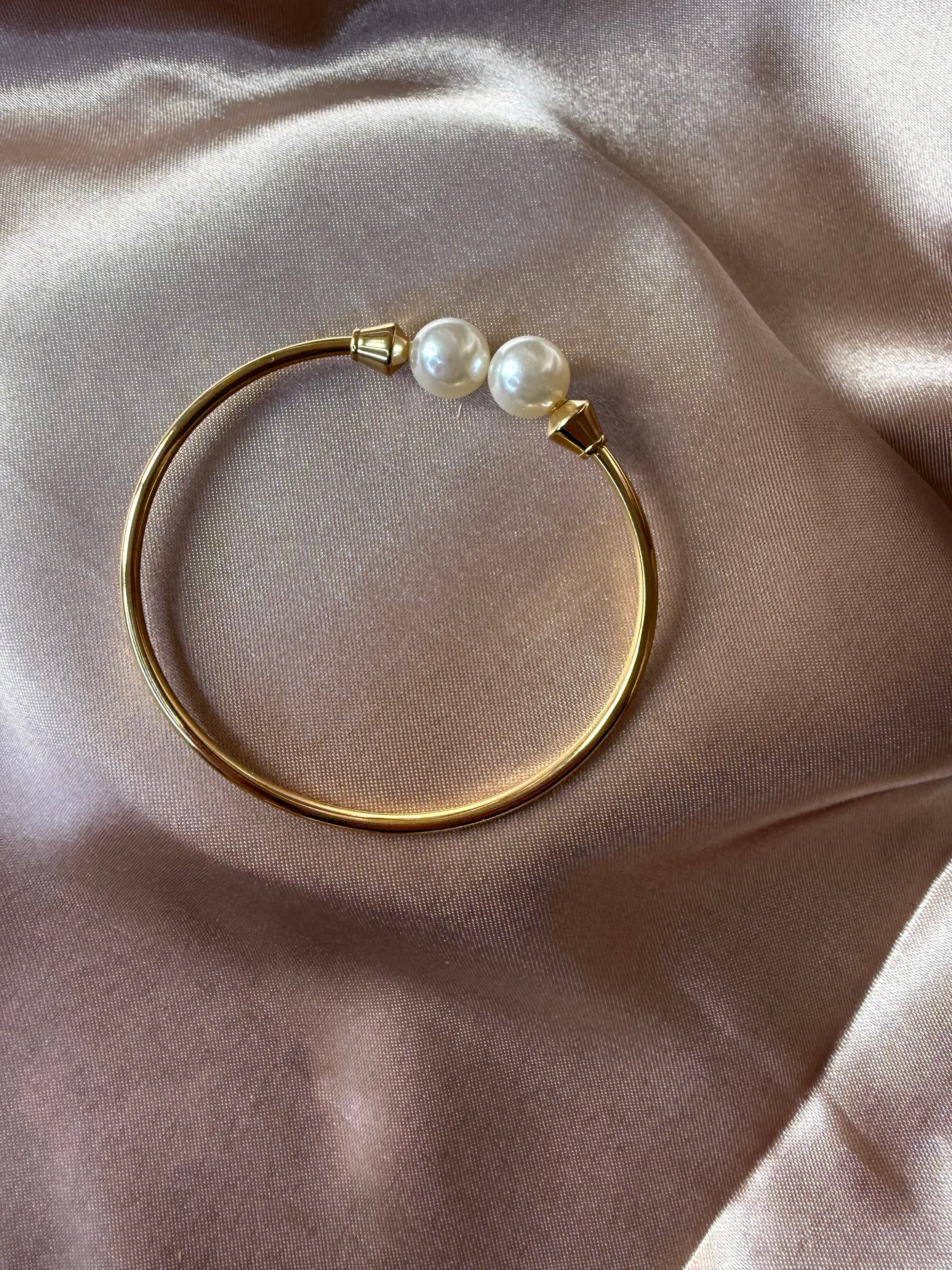 Jonc doré en acier inoxydable avec perles nacrées