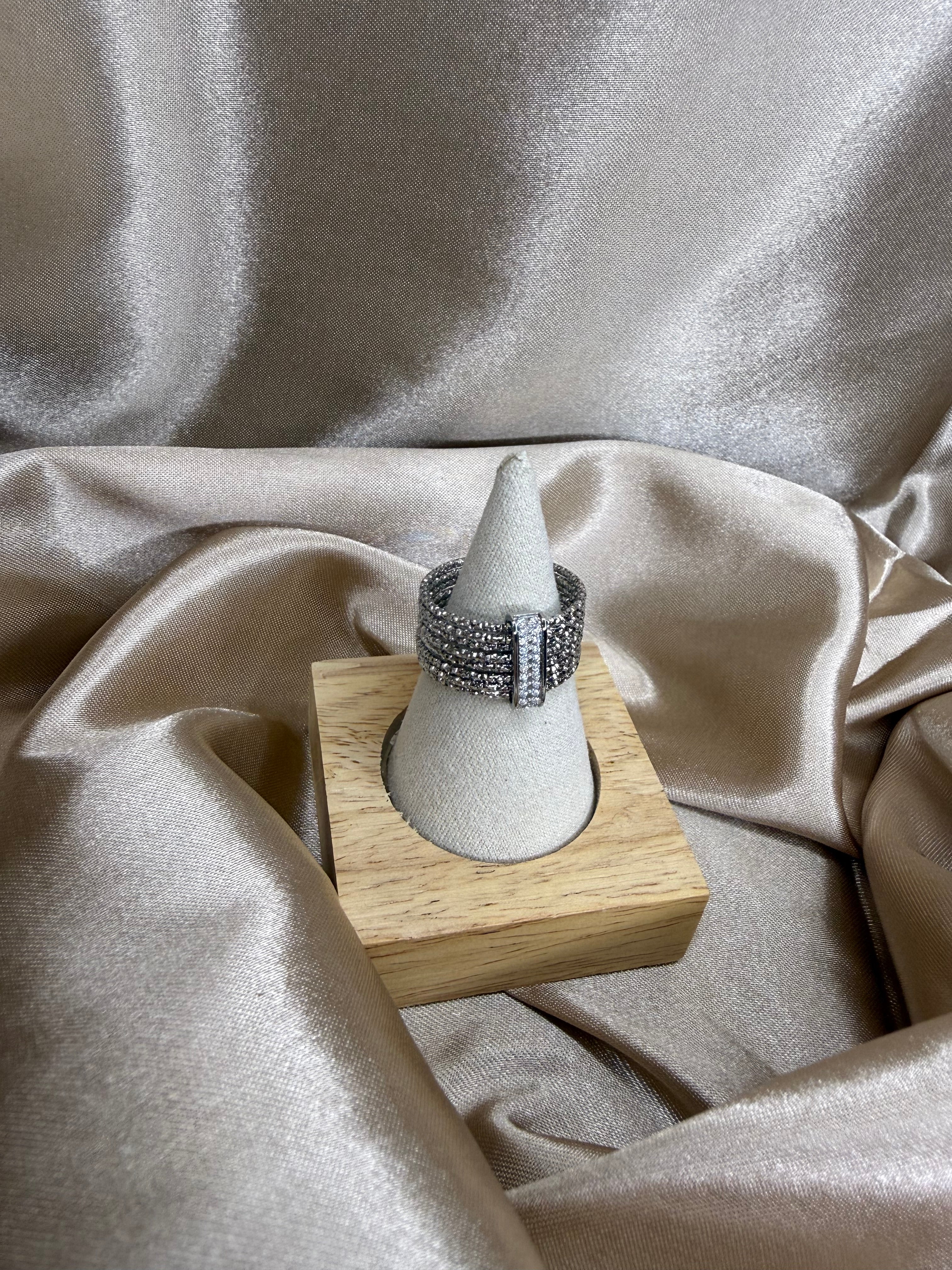 Bague en acier inoxydable à huit anneaux avec oxydes de zirconium