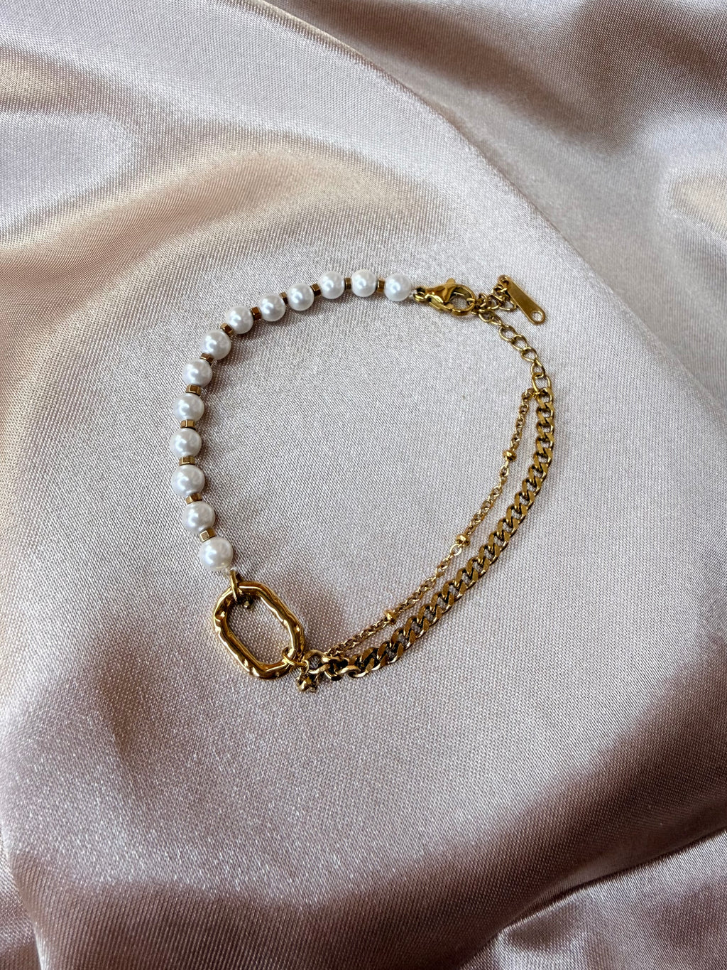 Bracelet double chaîne doré et perles nacrées – acier inoxydable