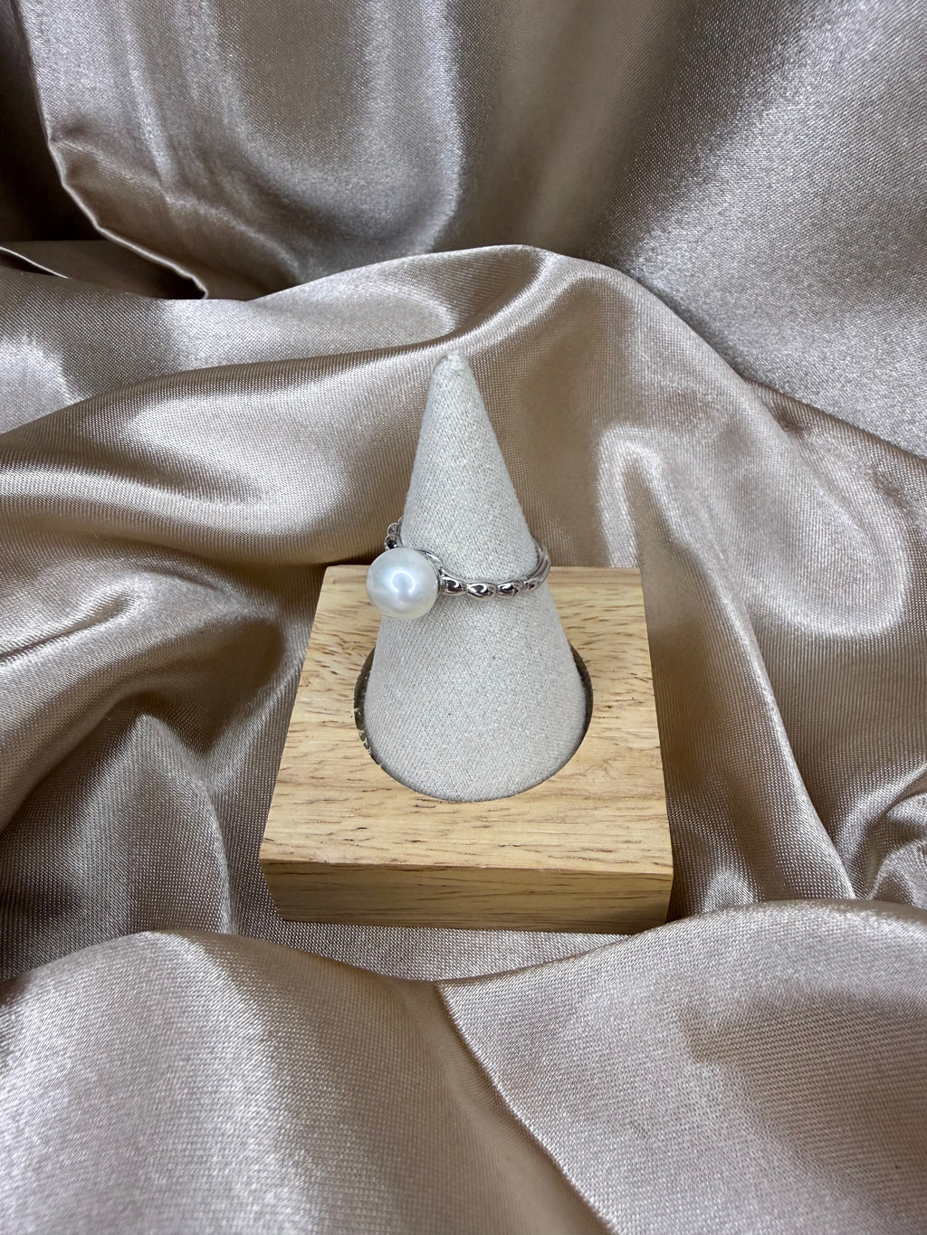 Bague en argent rhodié avec perle de culture d’eau douce