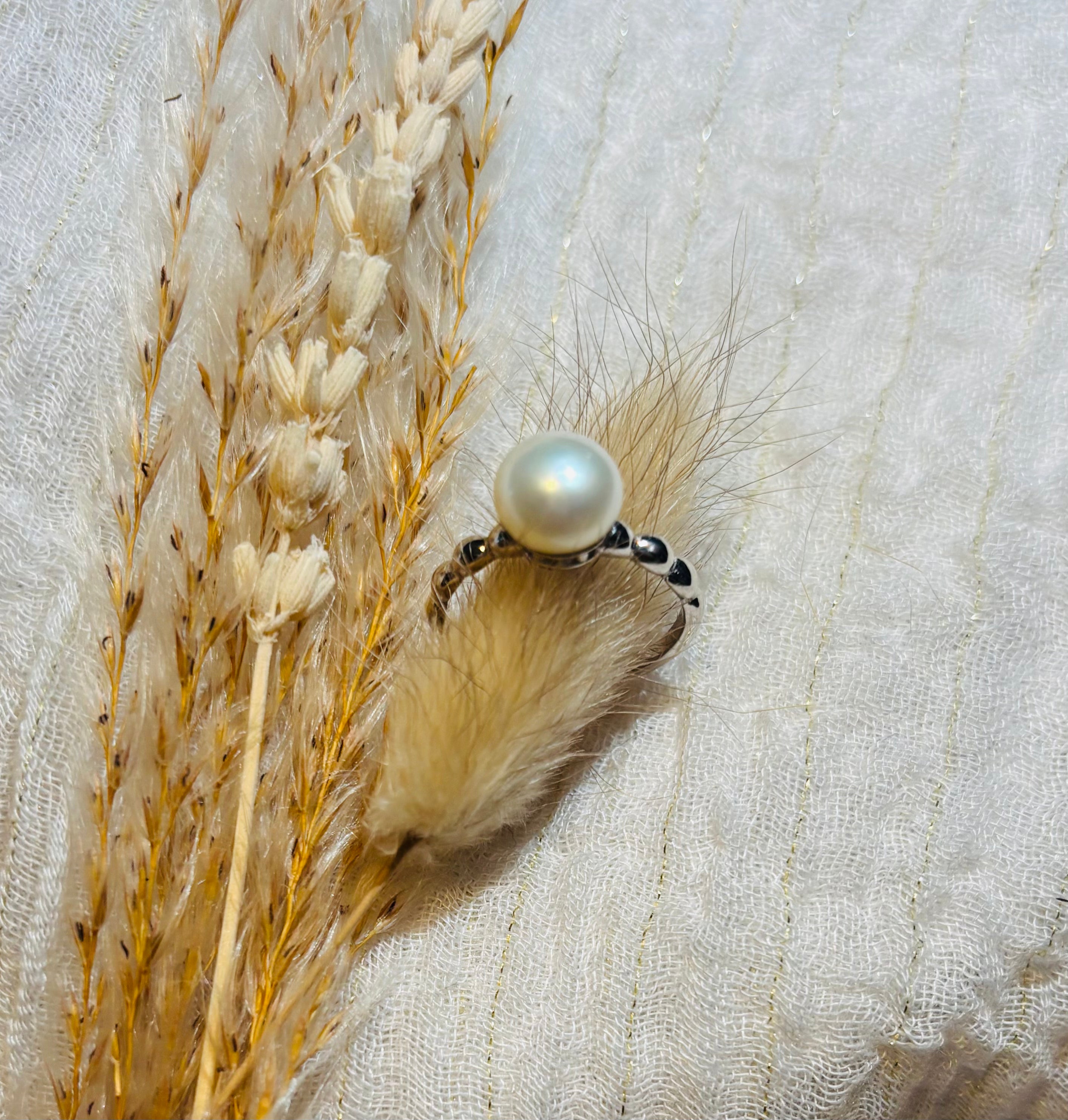 Bague en argent rhodié avec perle de culture d’eau douce