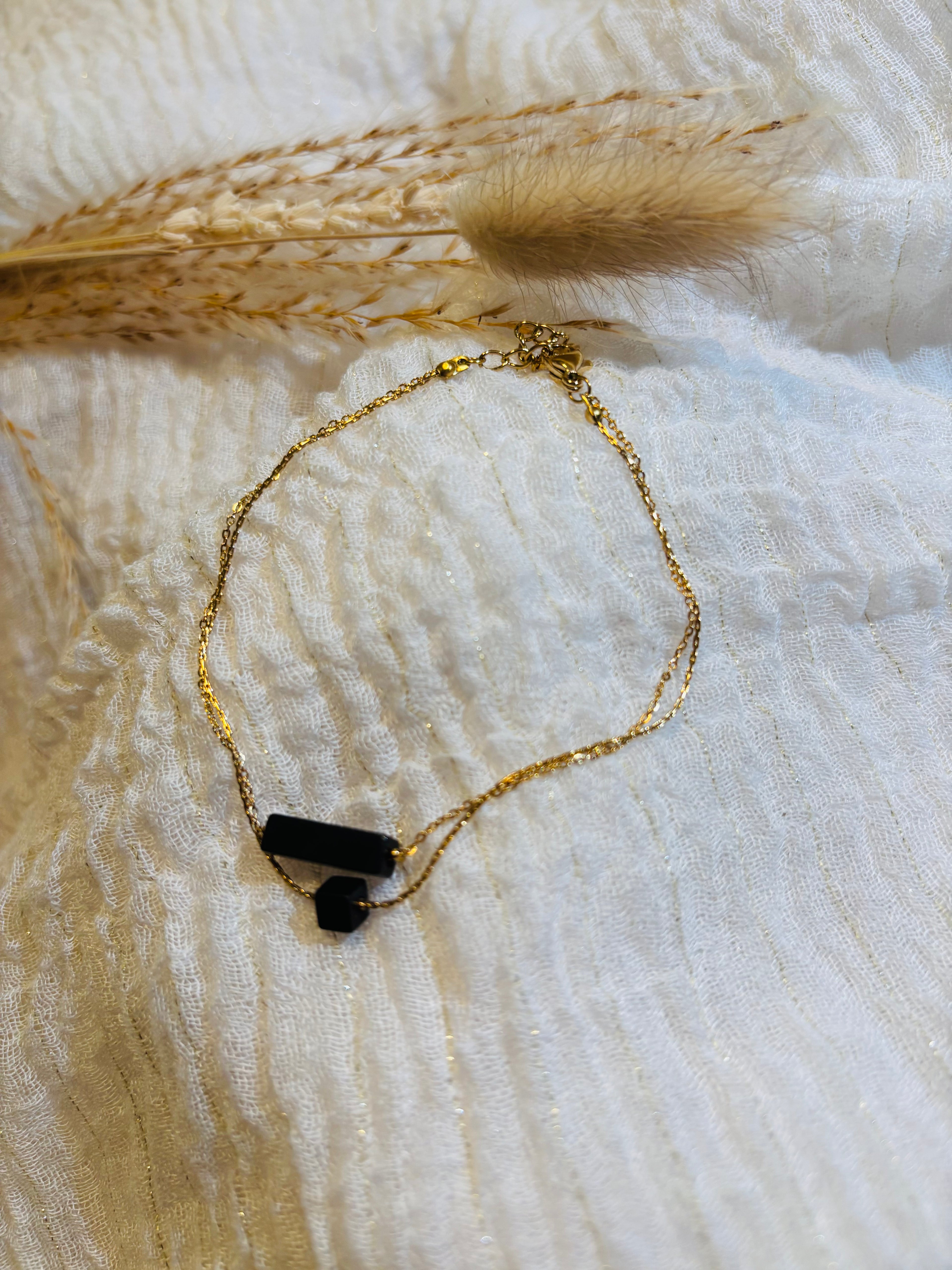 Bracelet acier doré et agate noir