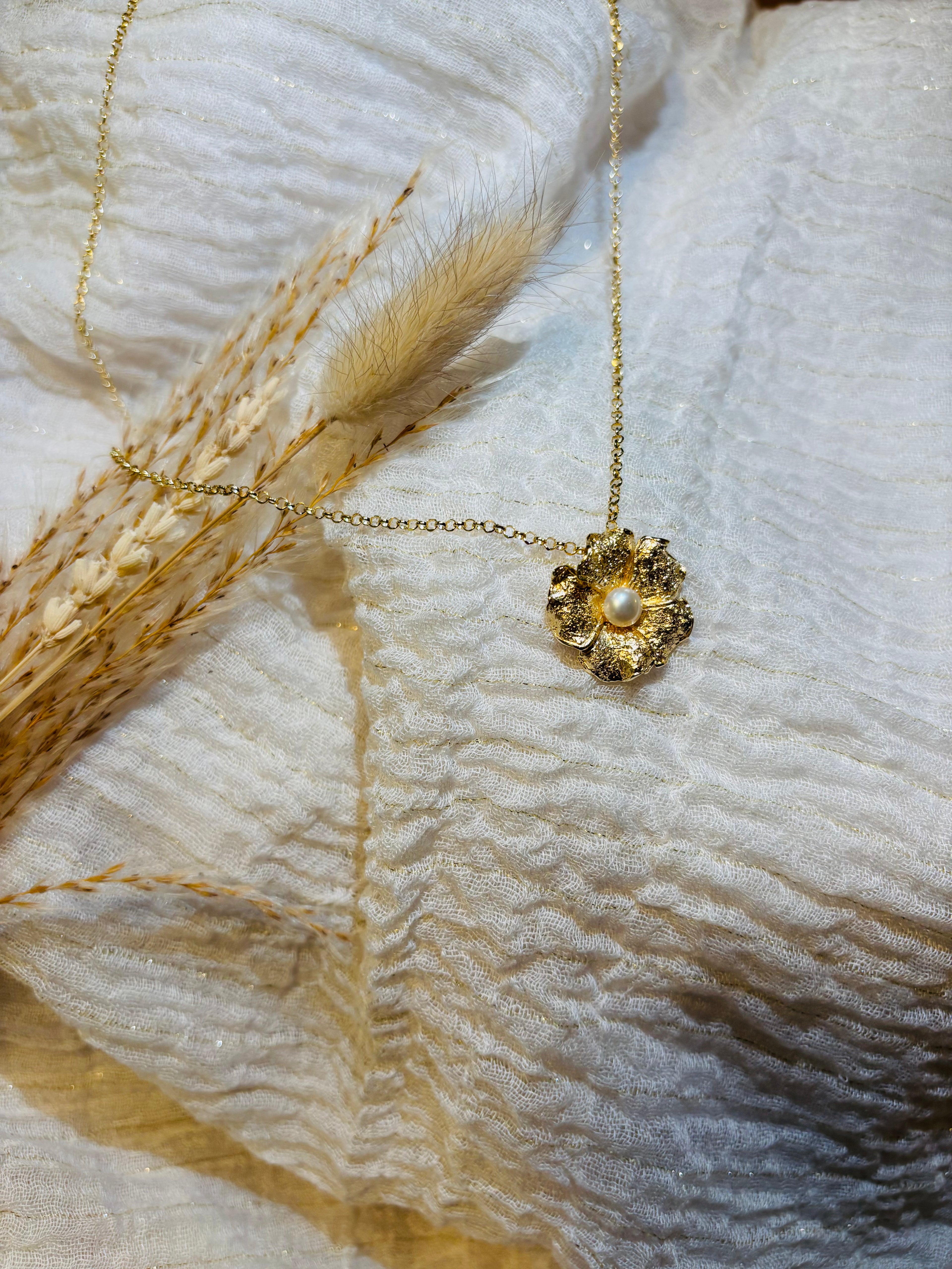 Collier pendentif fleur et perle de culture d’eau douce