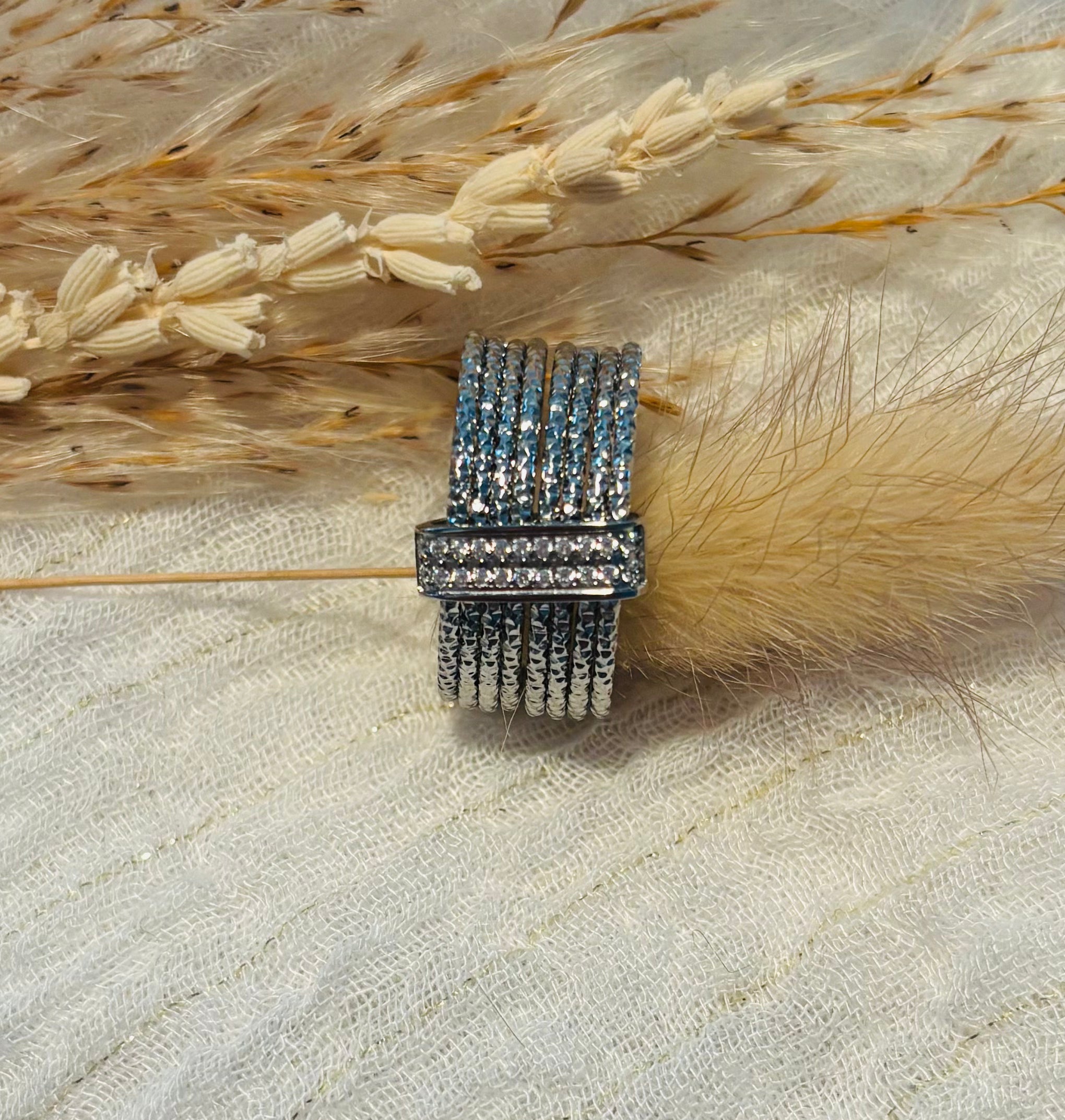 Bague en acier à huit anneaux avec oxydes de zirconium