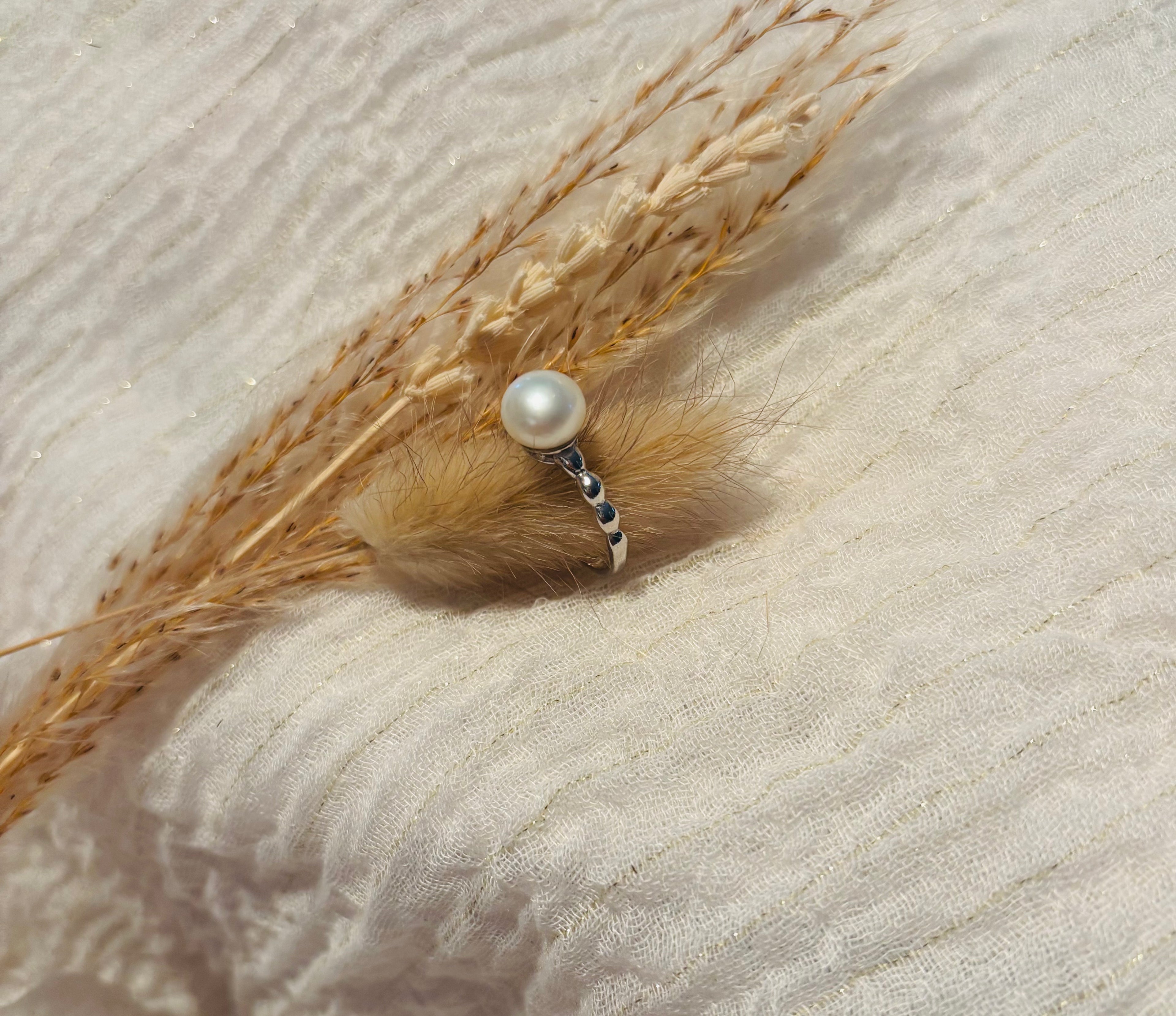 Bague en argent rhodié avec perle de culture d’eau douce